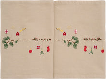 Load image into Gallery viewer, Cloth napkins - branch w/red berries