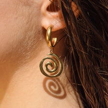 Load image into Gallery viewer, Astrid hoop earrings - gold