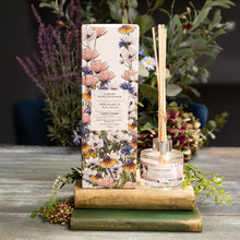 Load image into Gallery viewer, Elderflower & pear presse tin candle