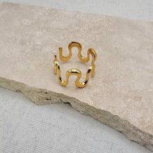 Load image into Gallery viewer, Everyday statement wave ring - gold