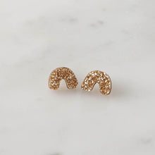 Load image into Gallery viewer, Glitter arc stud earrings - gold