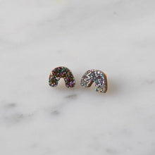Load image into Gallery viewer, Glitter arc stud earrings - gold