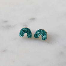 Load image into Gallery viewer, Glitter arc stud earrings - gold