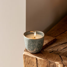 Load image into Gallery viewer, Pot enchantment candle - granite & moss