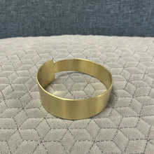 Load image into Gallery viewer, Maya brass bangle