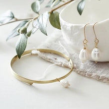 Load image into Gallery viewer, Pearl bangle
