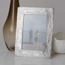Load image into Gallery viewer, Waves photo frame