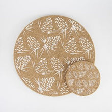 Load image into Gallery viewer, Cork placemats - pinecone white - set of 4