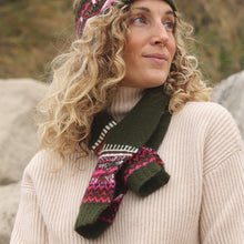 Load image into Gallery viewer, Fair isle pull through scarf - khaki
