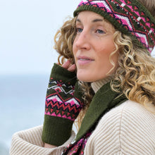 Load image into Gallery viewer, Fair isle pull through scarf - khaki
