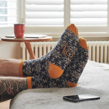 Load image into Gallery viewer, Lambswool socks - fair isle - navy/ginger
