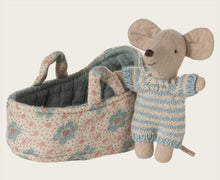 Load image into Gallery viewer, Baby mouse in carry cot - blue
