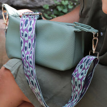 Load image into Gallery viewer, Vegan leather double zip bag with animal strap - fawn

