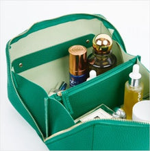 Load image into Gallery viewer, Cinnabar wash bag - navy
