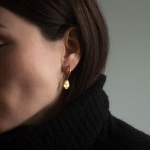 Load image into Gallery viewer, Aspen hoop earrings - gold
