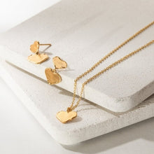 Load image into Gallery viewer, Belle heart necklace - gold
