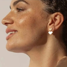Load image into Gallery viewer, Belle heart earrings - gold
