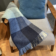 Load image into Gallery viewer, Lindley check throw - blue
