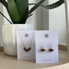 Load image into Gallery viewer, Elizabeth strand necklaces
