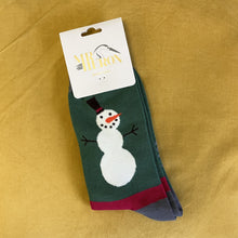 Load image into Gallery viewer, Snowmen stripe socks
