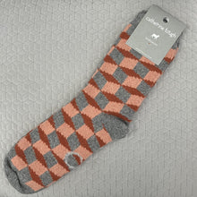 Load image into Gallery viewer, Lambswool socks - cubes - pink/grey
