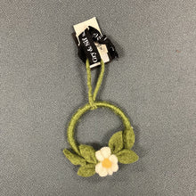 Load image into Gallery viewer, Simple flower wreath - small
