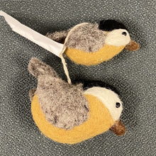 Load image into Gallery viewer, Birds - yellow (set of 2)
