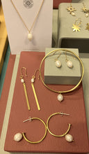 Load image into Gallery viewer, Pearl bangle
