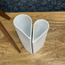 Load image into Gallery viewer, Tear drop vases - 2 sizes

