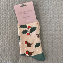 Load image into Gallery viewer, Winter hedgerow socks - dusky pink
