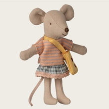 Load image into Gallery viewer, Little brother mouse with bag
