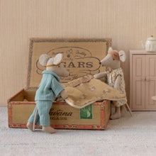 Load image into Gallery viewer, Mum &amp; Dad in a cigarbox
