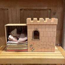 Load image into Gallery viewer, Mouse princess &amp; the pea
