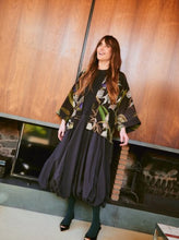 Load image into Gallery viewer, Orchid crepe kimono - black
