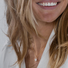 Load image into Gallery viewer, Pearl necklace - gold
