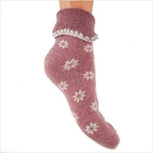 Load image into Gallery viewer, Cuff socks - pink with cream snowflakes
