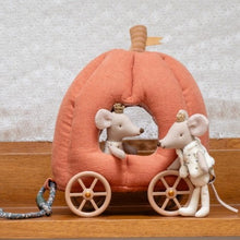 Load image into Gallery viewer, Pumpkin carriage
