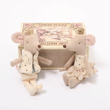Load image into Gallery viewer, Royal twins mice - little sister &amp; little brother in a box
