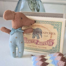 Load image into Gallery viewer, Baby mouse sleepy/wakey in box - blue
