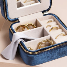 Load image into Gallery viewer, Square travel case - navy
