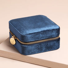 Load image into Gallery viewer, Square travel case - navy
