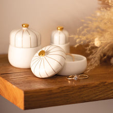 Load image into Gallery viewer, Mini porcelain trinket pots
