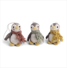 Load image into Gallery viewer, Christmas decoration - baby pingvins (colourful)
