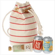 Load image into Gallery viewer, Beach bag with beach essentials
