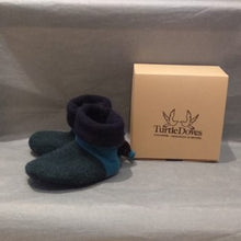Load image into Gallery viewer, Cashmere baby booties (assorted colours)
