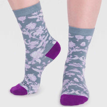 Load image into Gallery viewer, Ellianna floral socks
