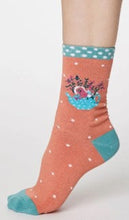 Load image into Gallery viewer, Flora flower socks - apricot orange
