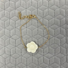 Load image into Gallery viewer, Floral tagua bracelet
