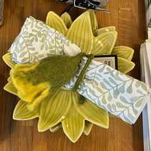 Load image into Gallery viewer, Tulip - light yellow
