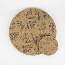 Load image into Gallery viewer, Cork placemats - pinecone white - set of 4
